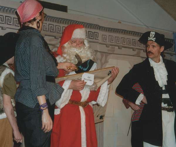 Julemanden fanges af s�r�verne med et maleri