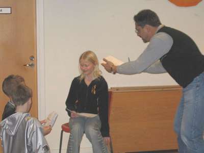 Gordon fors�ge at f� mere inderlighed i skuespillet